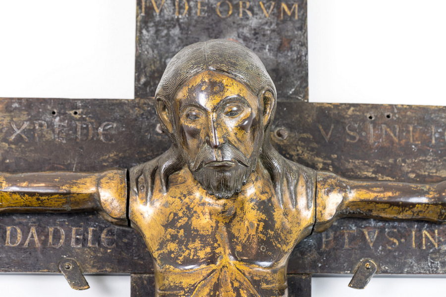 Das berühmte Mindener Kreuz aus dem Jahr 1120 wird in Kürze in die Ausstellung "Barbarossa" nach Münster entliehen. Foto: DVM/Christian Schwier