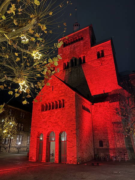 Red Wednesday: der Mindener Dom erstrahlt vom 23. bis 27. November 2022 in rotem Licht und macht so auf die Christenverfolgung in aller Welt aufmerksam. Archivfoto (2021): DVM Red Wednesday: der Mindener Dom erstrahlt vom 23. bis 27. November 2022 in rotem Licht und macht so auf die Christenverfolgung in aller Welt aufmerksam. Archivfoto (2021): DVM